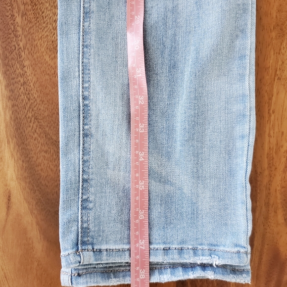 Distressed skinny jeans - Picture 7 of 8